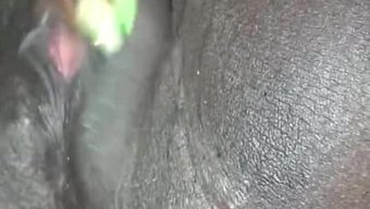 Siyah Siyah Kızlar Islak Amcıklarını Mastürbasyon Yapıyorlar