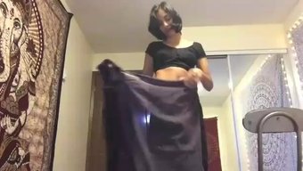 Desi Kız Mastürbasyon Yapıyor Ve Derleme Videoda Amıyla Oynuyor