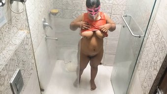 Büyük Doğal Göğüslere Sahip Duygusal Asyalı Milf Yaramaz Oluyor