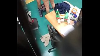 Genç (18+) Sınıfta Profesörü Tarafından Sikişiyor