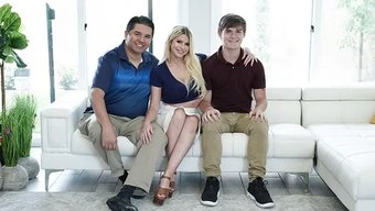 Milf Brooklyn Chase, Vücudunu Misafirlerine Veriyor
