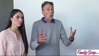 Adamın Hayali, Ashley Wolf Ve Destiny Cruz Adlı Iki Muhteşem Kadın Onun Yatağını Paylaştığında Gerçek Oldu.