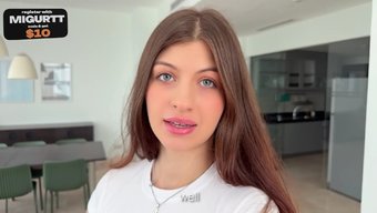 Üvey Baba, Yetişkin Üvey Kızının Onu Pov’da Derinlere Almasını Izlerken Tepki Veriyor.