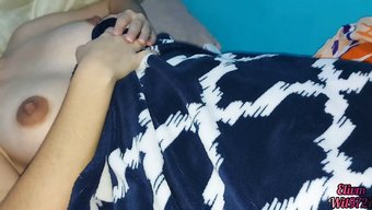 Üvey Kız, Üvey Babası Tarafından Sıcak Bir Videoda Sikişiyor