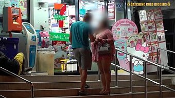 Amatör Güzel Şişman Kadınlar, Gerçeklik Videosunda Sert Bir Şekilde Alınıp Beceriliyor