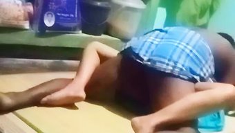 Sıkı Ve Azgın Bir Genç, Çift Doz Zevk Alıyor