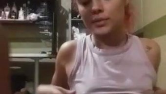 Periskoptaki Kızlar Vücutlarını Sergiliyorlar