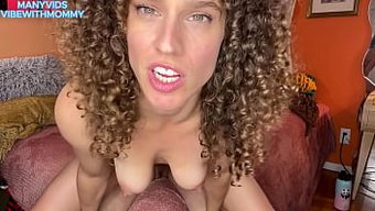 Bu Ev Yapımı Porno Videosunda Büyük Göğüsler Ve Büyük Popo Sert Bir Şekilde Beceriliyor