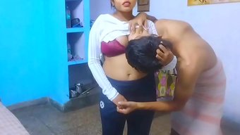 Seksi Asyalı Kıyafetin Seni Daha Çok Görmek Istememe Neden Oluyor.