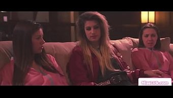 Shyla Jennings Ve Jenna Sativa'Nın Hd'De Lezbiyen Seks Videosu