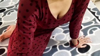 Hintli Üvey Anne, Oğluna Kız Arkadaşı Için Hintçe Kirli Konuşma Öğretiyor
