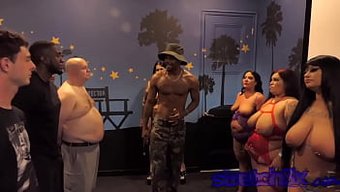 Stretch Porno Yıldızı Boot Camp: Yoğun Grup Eyleminin Ilk Taksiti