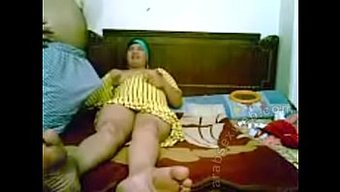 Olgun Milf Büyük Bir Yarrağın Amını Siktirir