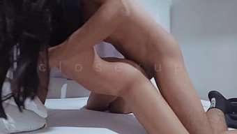 Pinay Genç Kızın Vahşi Gecesi Arkadaşıyla Sıcak Bir Seks Seansına Dönüşüyor