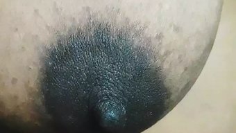 Tombul Hint Olgun Kadın Rina Masaj Videosunda Yaramaz Oluyor
