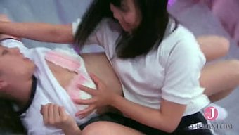 Japon Lezbiyenler, Bir Adamın Spermiyle Savaşıyor
