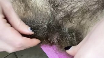Tüylü Amcıklı Genç Asyalı Bebek Sert Beceriliyor
