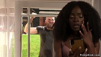 Siyah Ünlü Sert Bdsm Anal Oyununa Boyun Eğiyor