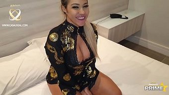 Sarışın Alex Lima Ve Arkadaşları, Iyi Donanımlı Siyah Adamlar Tarafından Yüzüne Sikişiyor
