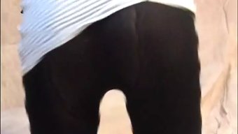 Bebek Daniela, Sıcak Telefon Seks Sahnesinde Yeteneklerini Sergiliyor