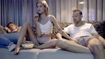 Üvey Kız Kardeş Tiffany Tatum, Aile Pastamda Bana Avrupalı Bir Creampie Veriyor