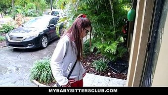 Sally Squirt'In Traşlı Amı Azgın Patronu Tarafından Beceriliyor