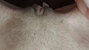 Genç Bir Kızın Mastürbasyon Seansının Yakın Çekim Görüntüsü