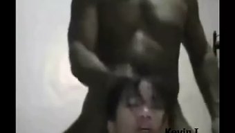 Azgın Siyah Adam, Asyalı Fahişenin Sıkı Poposunu Deliyor