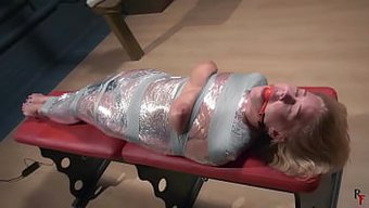 Drina'Nın Sihirli Değneğiyle Bağlanmış Bağlama Ve Mumyalama