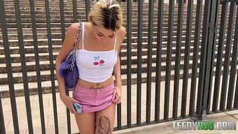 Minyon Ispanyol Fahişe Angelique Lapiedra, Ateşli Bir Sahnede Amerikan Aletiyle Fena Halde Beceriliyor.