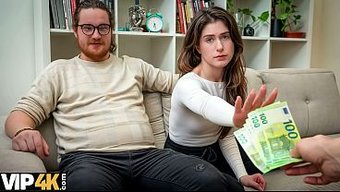 Avrupalı Sevgili, Pikap Parasını Yabancı Bir Sekse Çeviriyor, Adam Da Onu Izliyor.