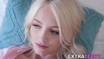 Minyon Bebek Kate Bloom Bu Pov Videosunda Büyük Bir Yarak Ve Yüzüne Boşalıyor