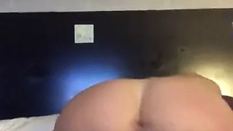Bir Çiftin Bir Otel Odasında Seks Yaptığı Ev Yapımı Bir Video
