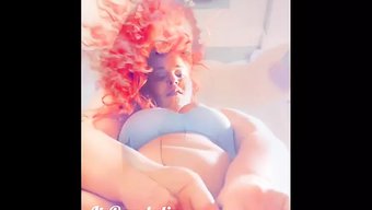 Randalin, Büyük Göğüslerinde Ve Poposunda Dildo Ile Solo Oyunun Tadını Çıkarıyor