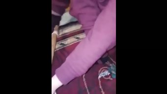 Azgın Kazak Kız, Sıcak Bir Videoda Aşağılanıyor