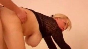 Üvey Aile Senaryosunda Büyük Göğüslü Olgun Milf