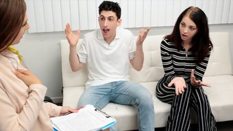 Azgın Üvey Kardeşler Ve Üvey Ile Yoğun Terapi Seansı, Sıcak Milf Danışmanı Kenzie Love Ile Vahşi Bir Üçlüye Dönüşüyor