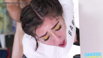 Doğal Büyük Memeli, Büyük Kalçalı Ve Büyük Sikli Güzel Porno Yıldızı, Hardcore Sahnelerde.
