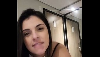 Evli Hotwife'I Çıplak Sikerken, Kocasının Boynuzlandığının Kanıtını Kameraya Alıyorum.