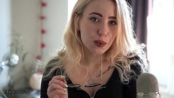 Genç Kız Hd Videoda Sulu Bir Sakso Ve Derin Boğaz Veriyor