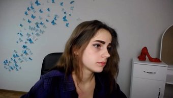 Küçük Göğüslü Minyon Esmerin Softcore Videosu