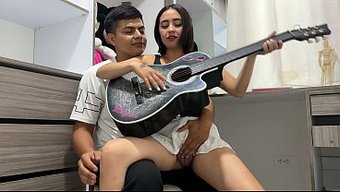 Üvey Kız Kardeşimin Gerginliği, Onun Sert Interracial Dersi Için Beni Yalvartıyor.